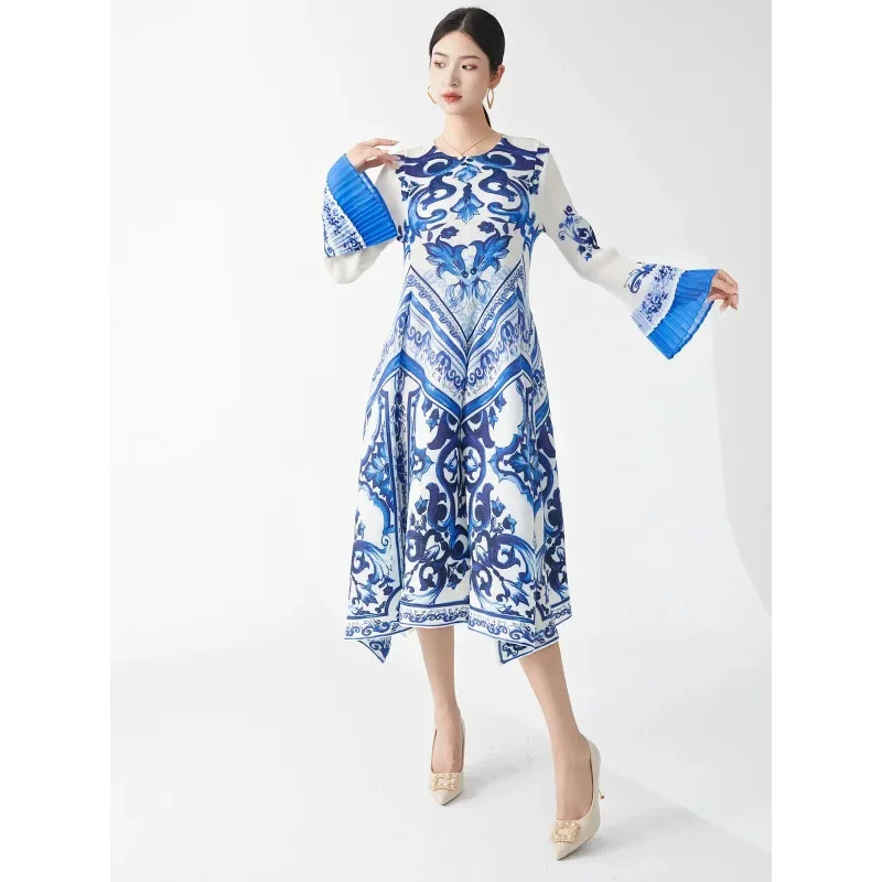 

2024 Summer New Women's Dress Premium Blue and White Porcelain Folded Horn Sleeve Loose A-line Skirt