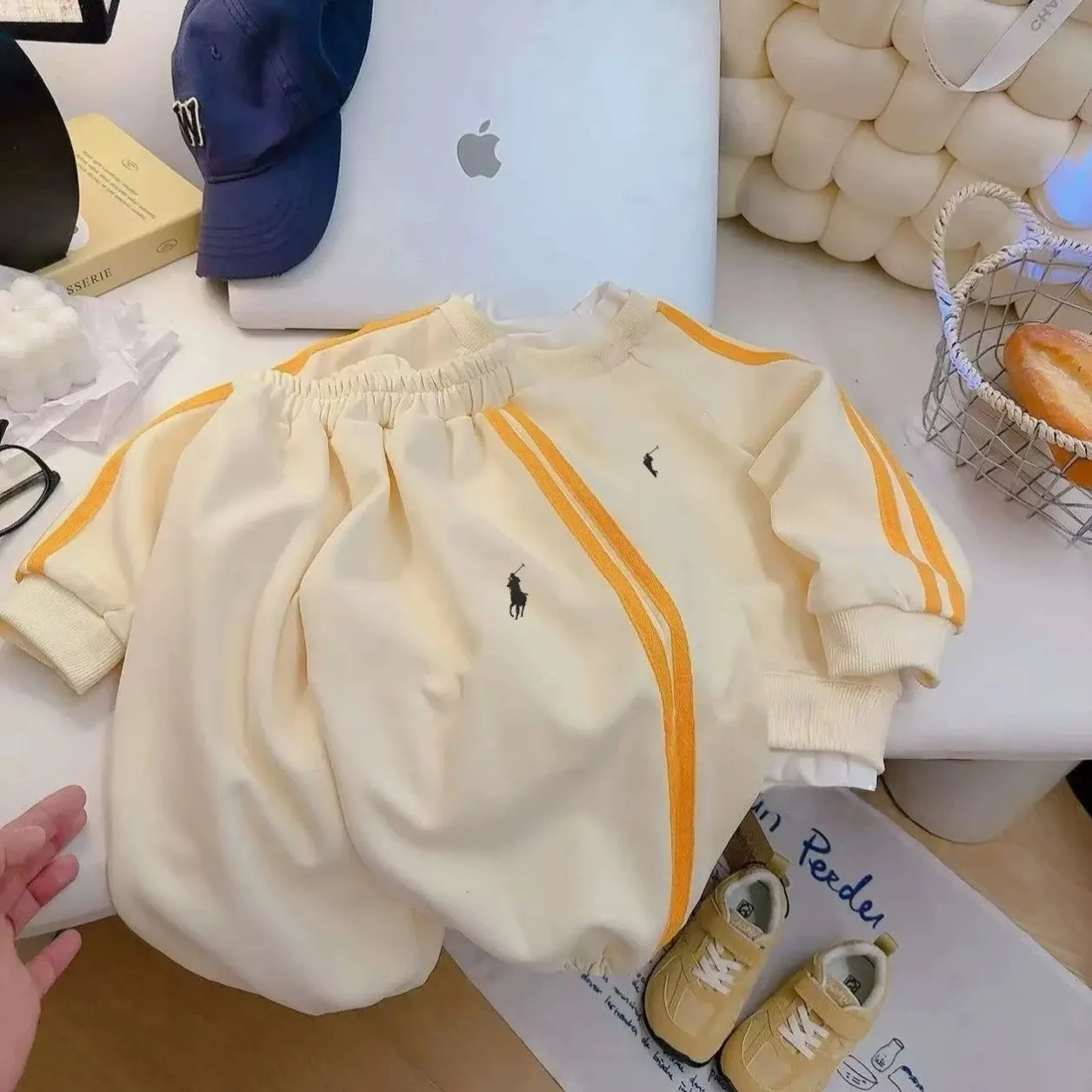 

Детская бархатная толстовка с капюшоном, модная брендовая детская одежда 2024, весенне-осенний комплект из двух предметов для отдыха, спортивный комплект, корейский комплект для мальчиков