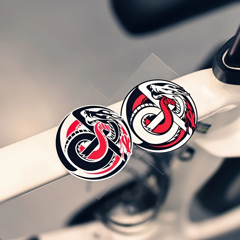 

2 шт./компл. красно-черно-белые наклейки с изображением змеи и дракона, водонепроницаемые виниловые стикеры для декора велосипедов, мотоциклов и шлемов