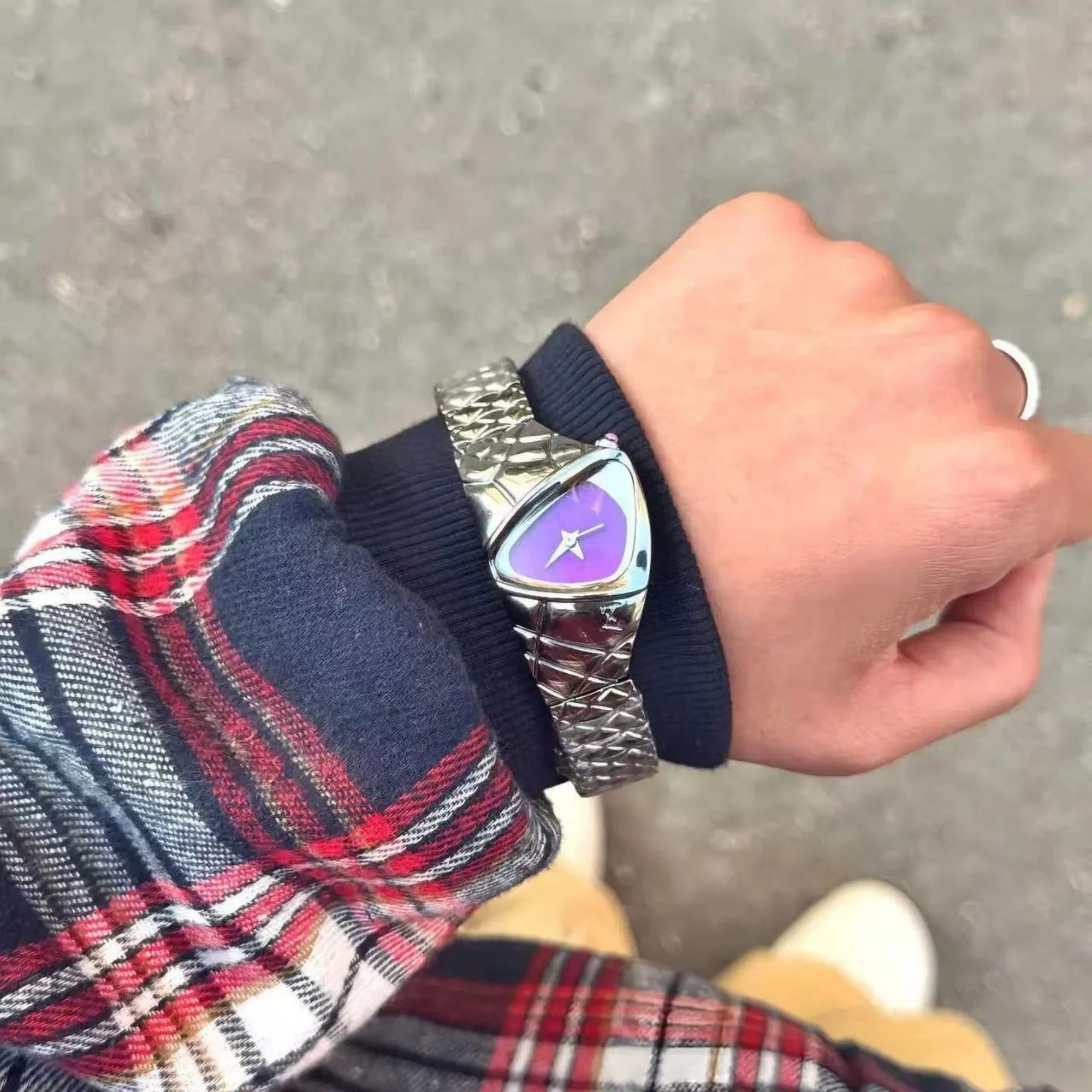 Einzigartige Herren-Quarzuhr m – Watch Triangle Luxury Bewertung und Preis