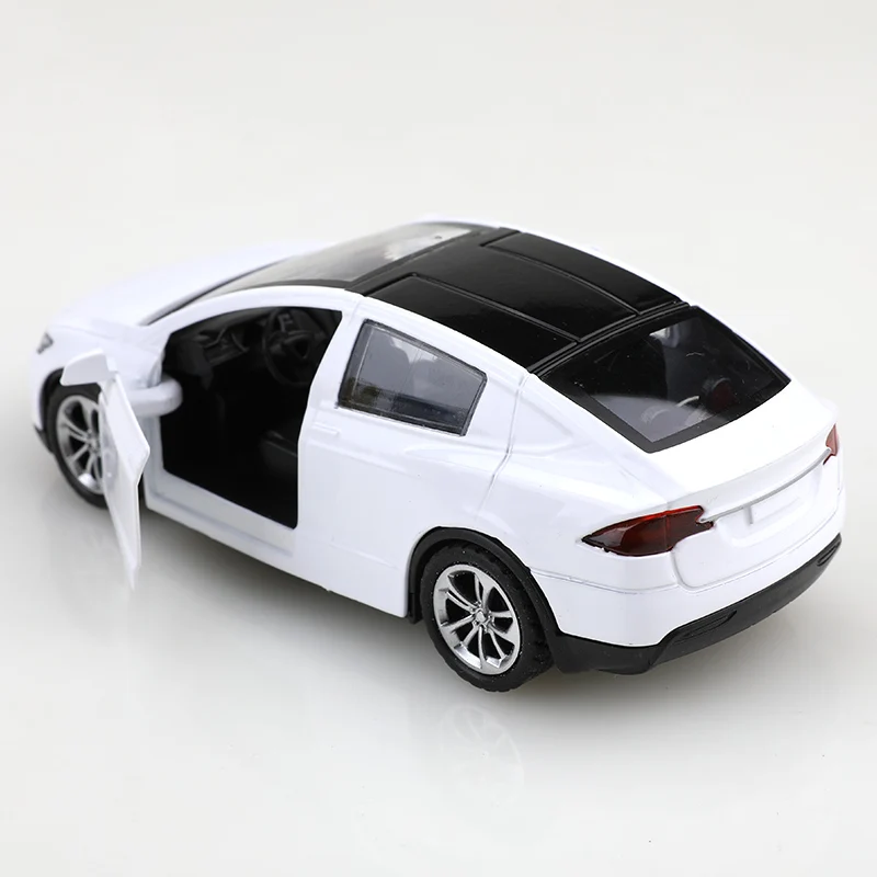 (مع أكياسها) 1:36 موديل X سيدان، سيارة محاكاة مصنوعة من خليط معدني، سيارة لعبة محاكاة للأطفال، نموذج لعبة، زخرفة سيارة، سيارة لعبة.