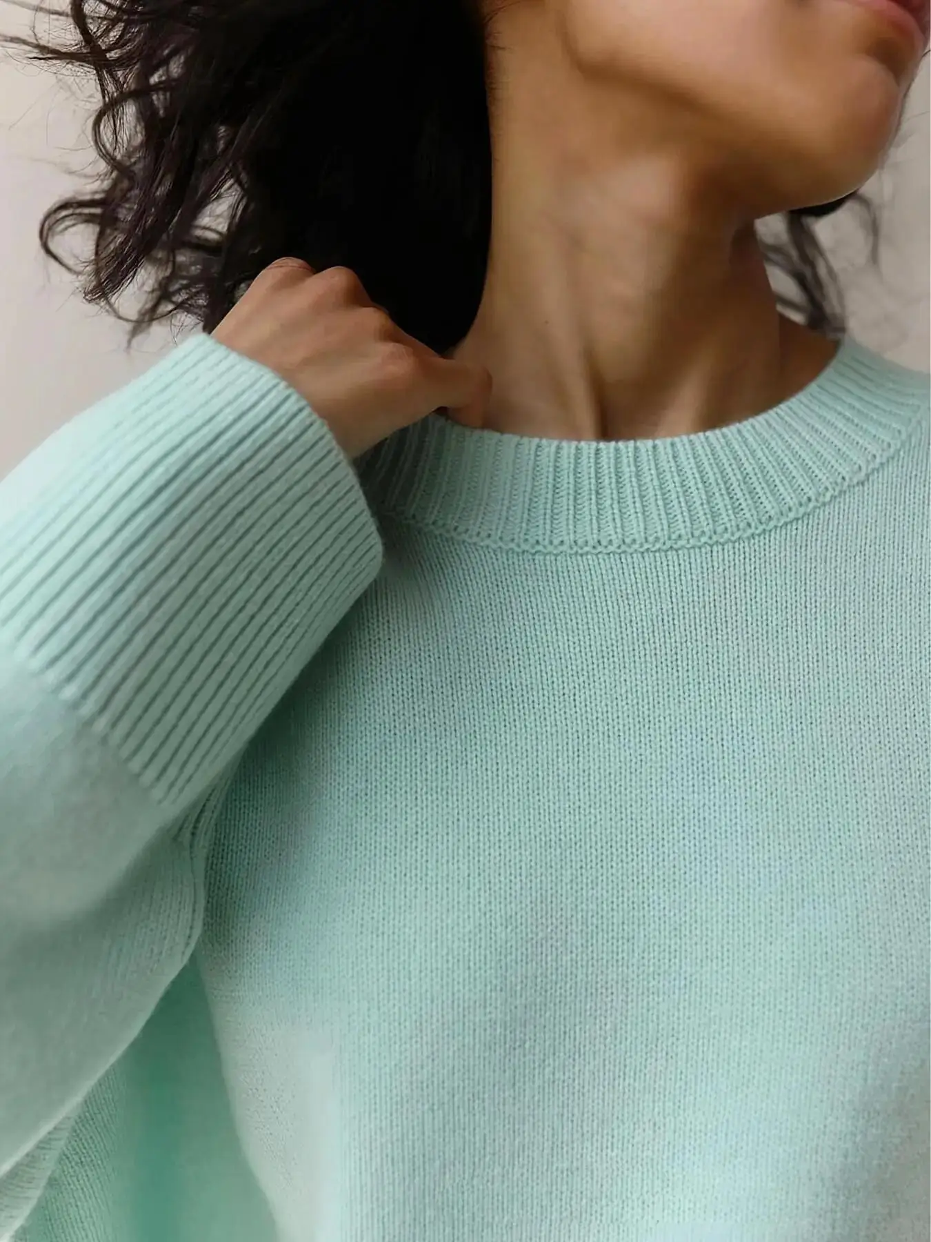 سترة نسائية لخريف 2025 بلوفر سميك أنيق كبير الحجم برقبة دائرية محبوك شتاء دافئ سترات نسائية بأكمام طويلة