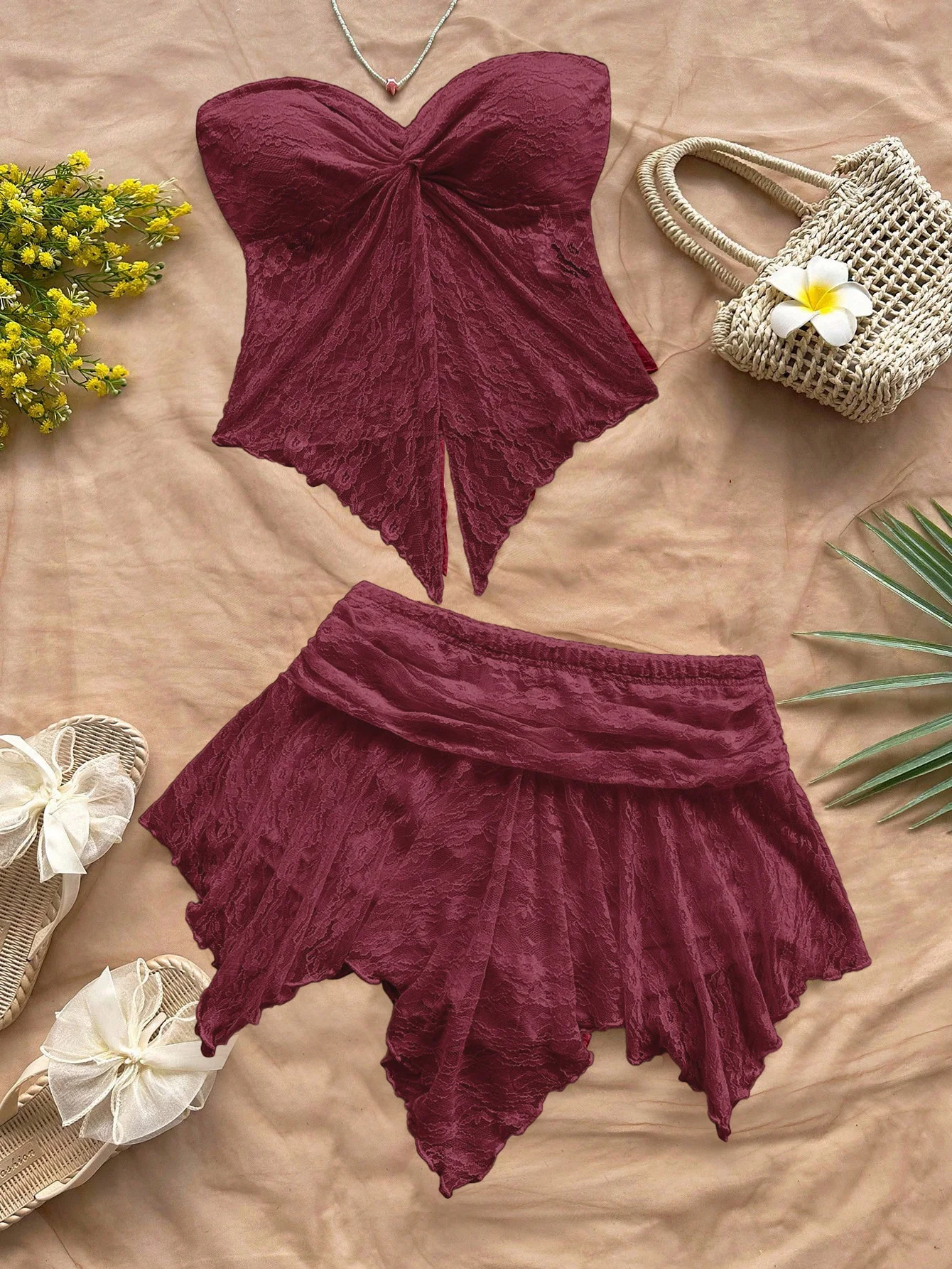 يرتدي السيدة ملابسًا أنيقة مكشوفة الكتفين مع قمة عميقة وتنورة متوسطة الطول. #2