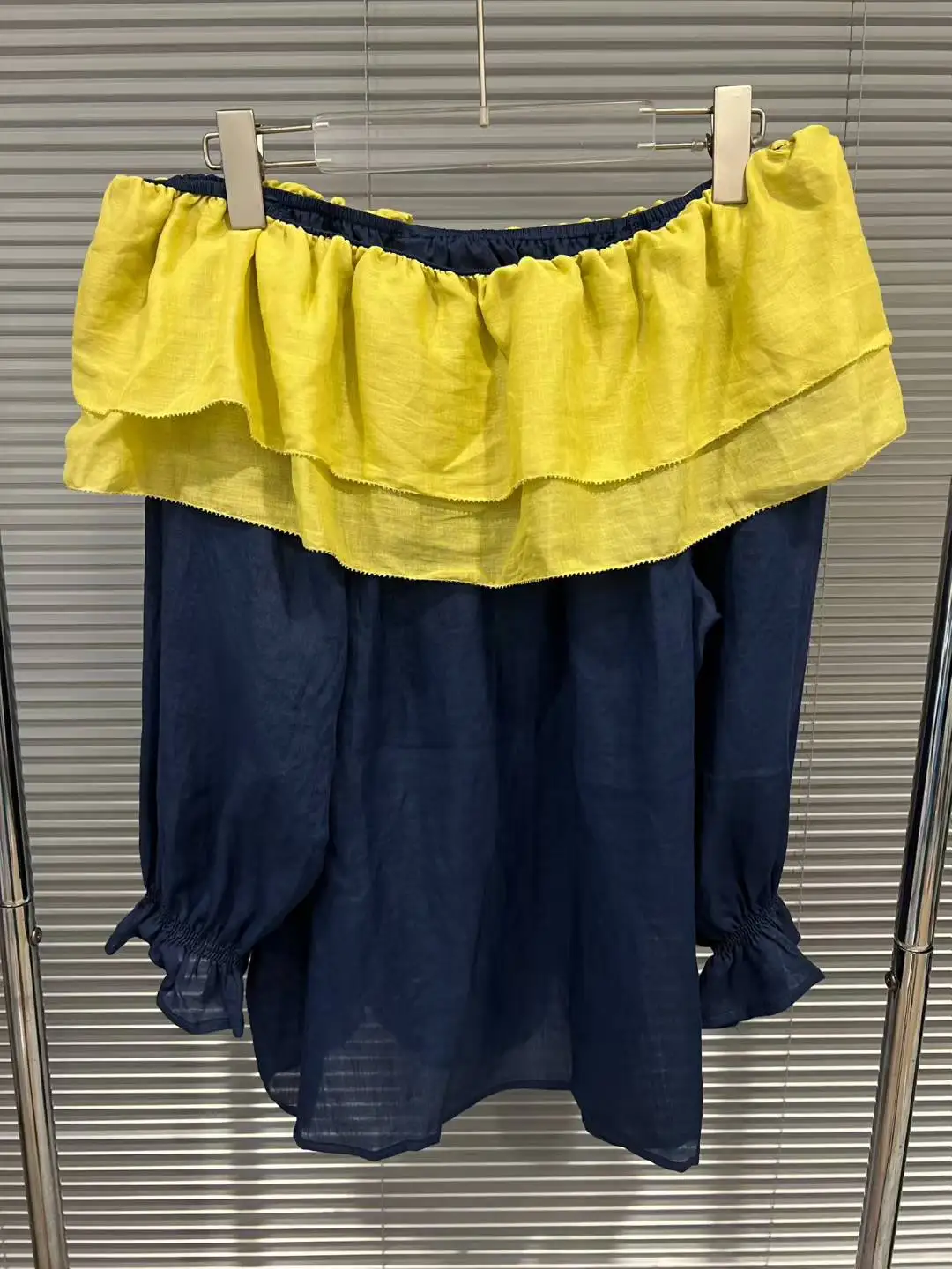 

2025 Autumn New Arrival: Stylish Ruffled Navy Blouse for Women – Fashionable, Loose-Fit Casual Shirt to Steal the Spotlight