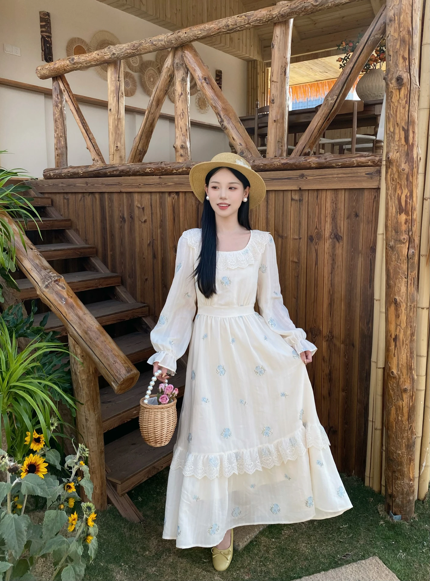 

Платье MOBAI с кружевной отделкой и вышивкой, весеннее, приталенное, макси-длина, во французском стиле, с завышенной талией, длинными рукавами, U-образным вырезом, на невидимой молнии