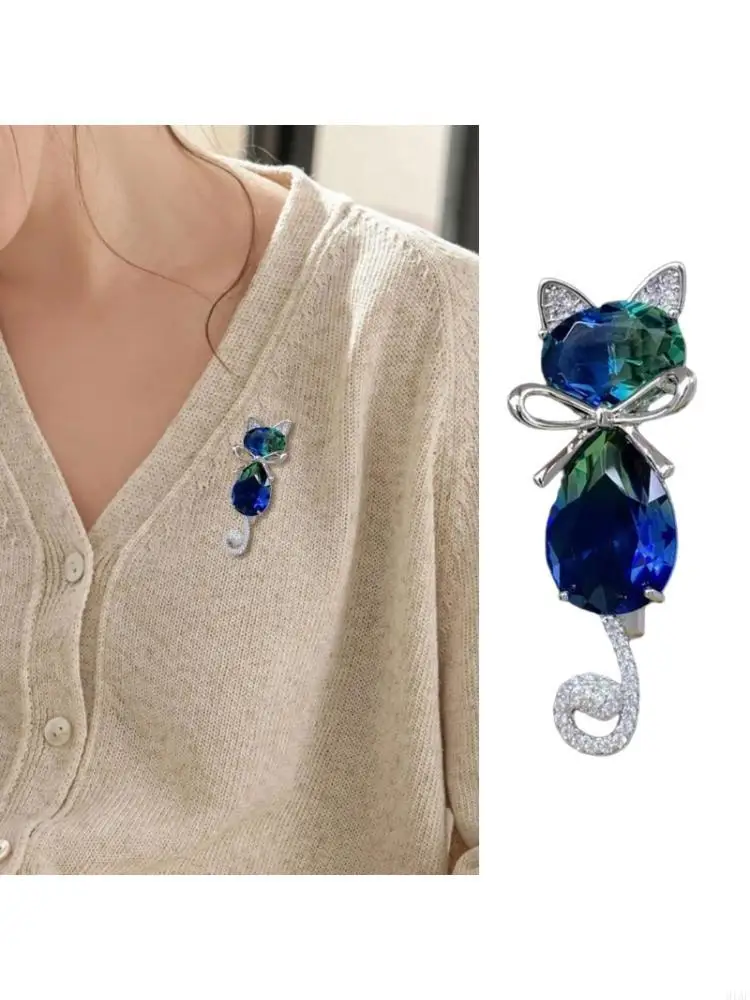 91AF Artistic Brooch Pin Detailed Crystal Workmanship Robust Alloy Construction Stylish Jewelry Piece For Everyday Elegant