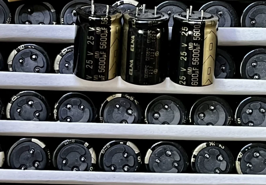 20-ピース-ロットオリジナル日本-elna-rpw-25v-5600uf-18x25mm-オーディオアルミ電解コンデンサ送料無料