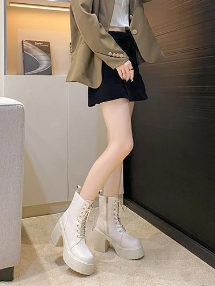 

Женские короткие туфли с круглым носком, белые женские ботильоны на платформе в стиле панк, дизайнерские роскошные модные осенние ботильоны 202k Trend
