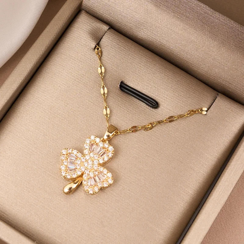 Fashionable Evening Wear Micro-inlaid Three-petal Flower Necklace Classic Personality Stainless Steel Clavicle Chain