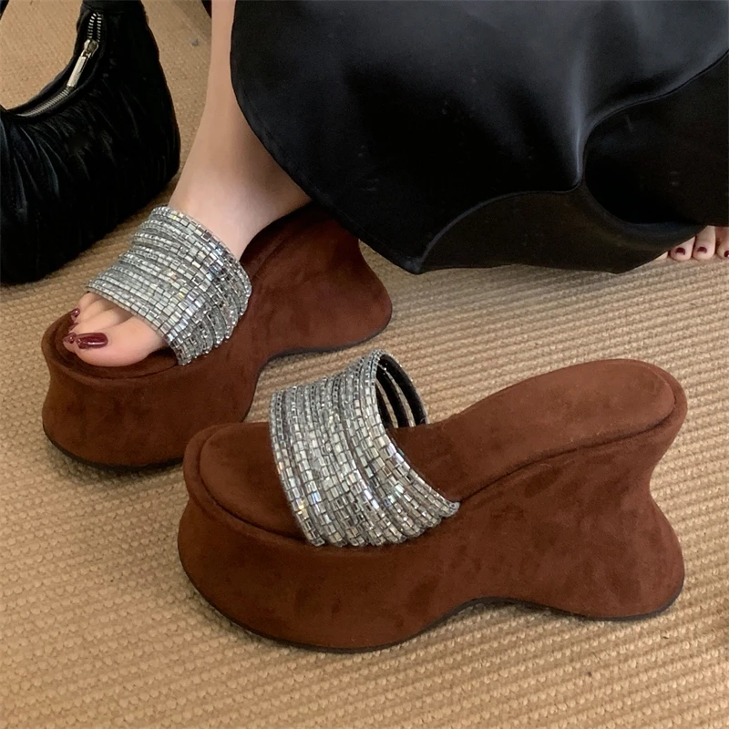 

Aneikeh/Лето 2026, дизайнерские женские тапочки на танкетке с открытым носком и кристаллами, сандалии на очень высоком каблуке