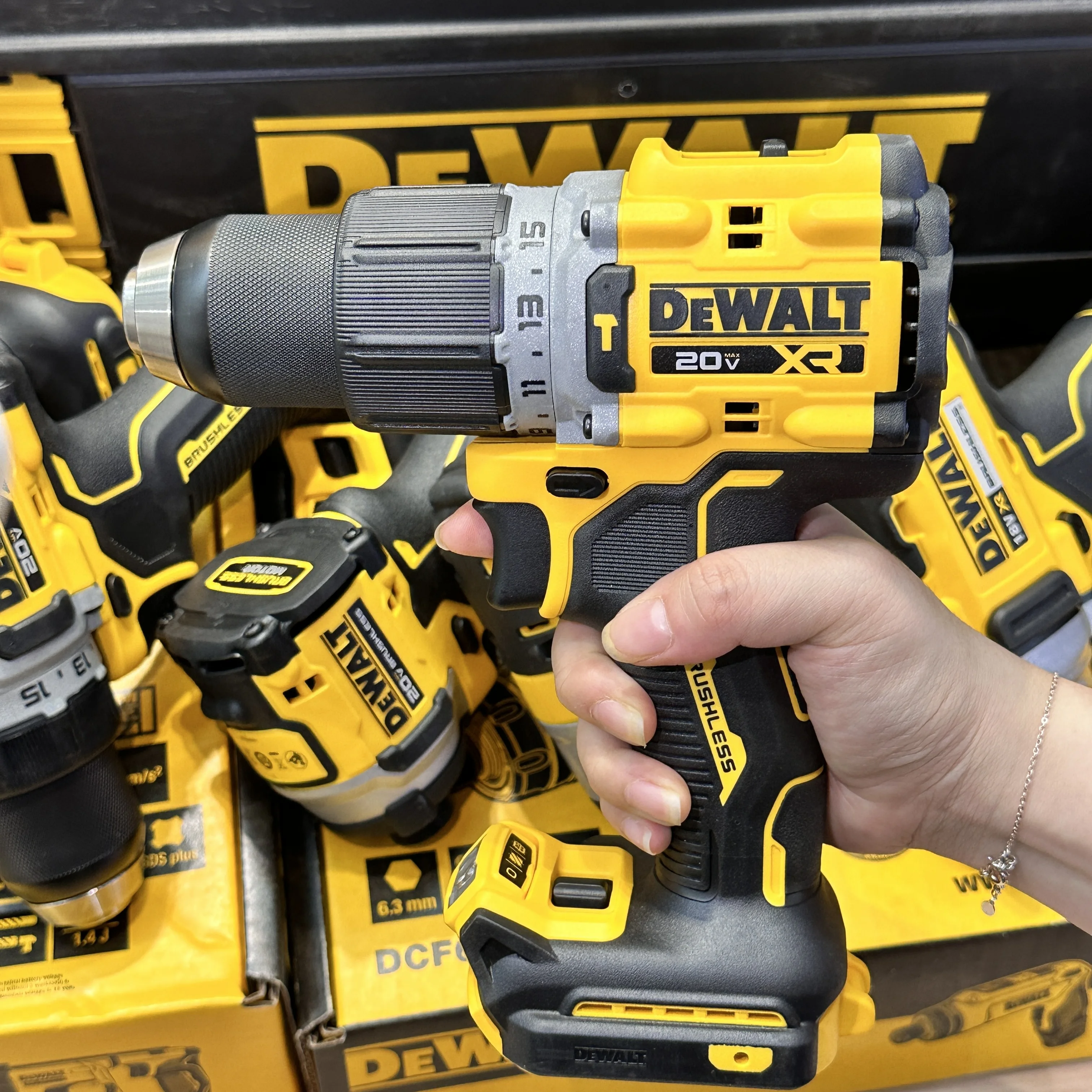 Dewalt DCD805 Brushless Electric Impact Drill 20V Cordless 2000 RPM Stepless Speed Regulation 1/2in Rechargeable Power Tools