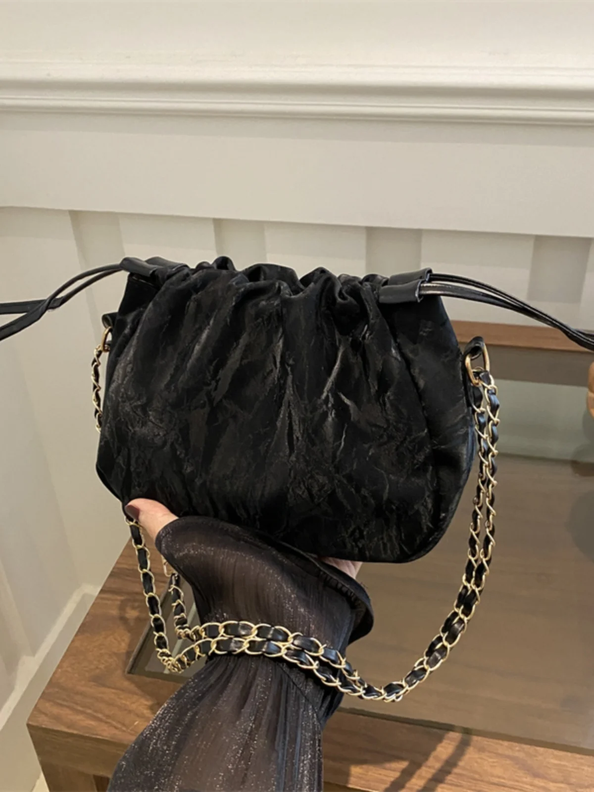 bolsa-bucket-estilo-coreano-para-mulheres-bolsa-de-ombro-com-cadeado-design-dobravel-versatil-e-fashion-para-lazer-e-trabalho