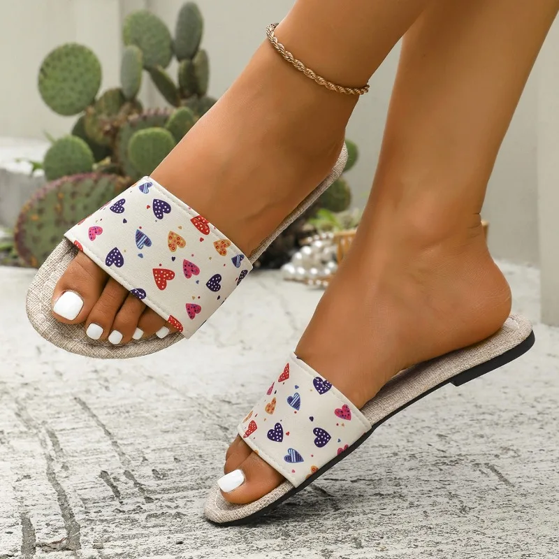 شباشب على الموضة جديدة لعام 2025 للنساء أحذية منزلية صيفية غير رسمية ومريحة قابلة للتنفس مع نعل مضاد للانزلاق مصنوع يدويًا