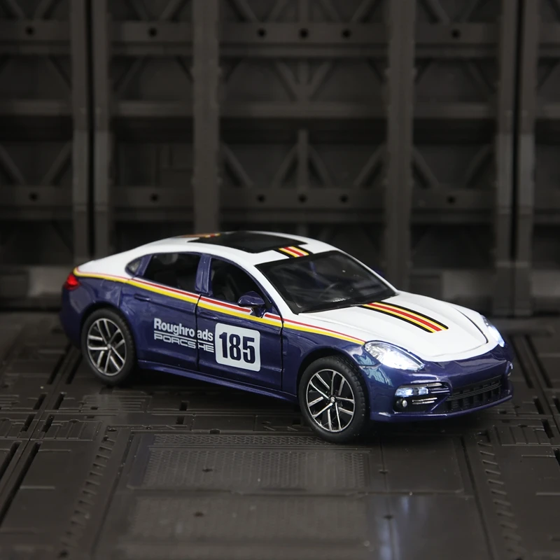 

1:32 Simulation Panamera alloy car model doors and the front hood and trunk door ca be opened rich in details, finely crafted