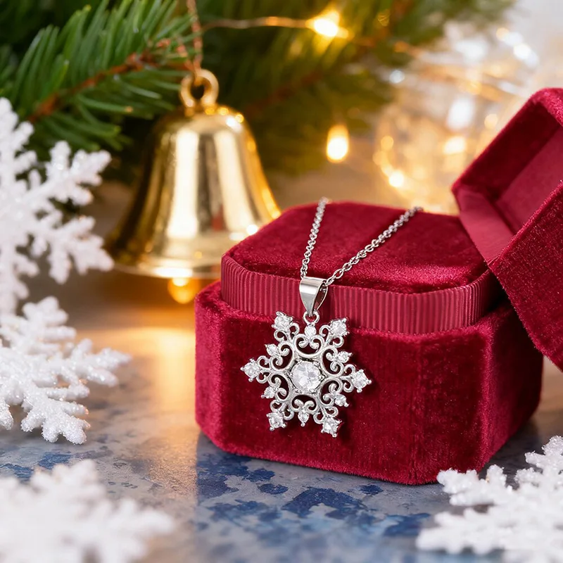 European and American Design, Textured Snowflake Necklace, Women's Palace Style, High-end Christmas Exquisite New Accessories