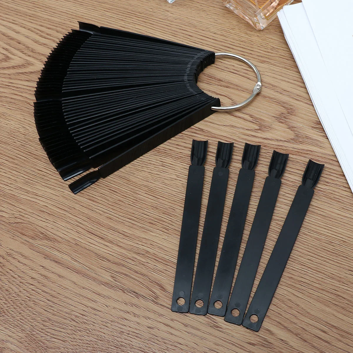 

2Pcs 50 Sheet Fan Shaped Nail Polish Gel False Tips Color Display Practice Sticks for Nail Art Palette Organizer Black