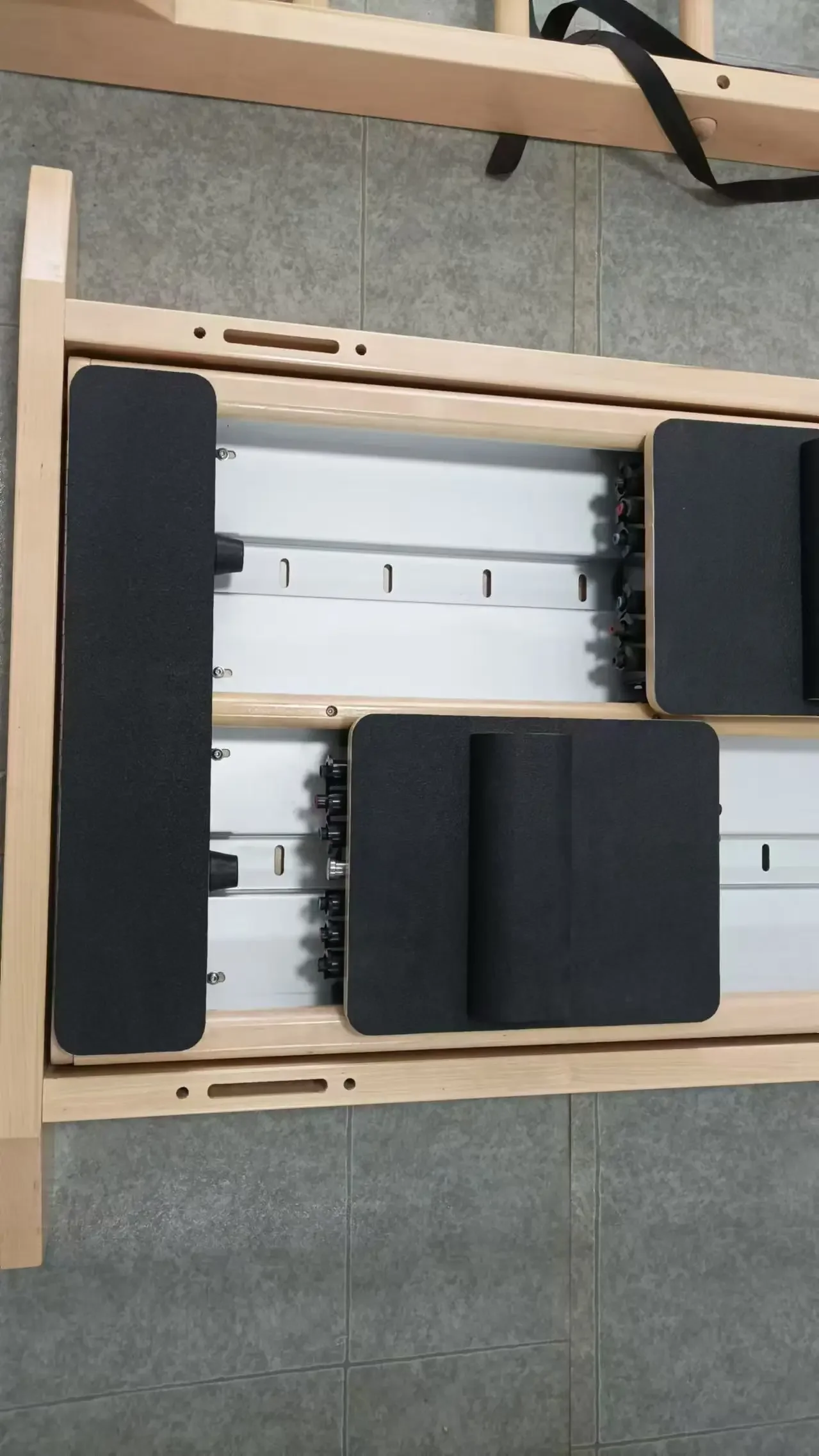 

Two-way Sliding Ladder Wall-mounted Double Track Pilates Equipment Bodypulley Tower Jump Stretch Board