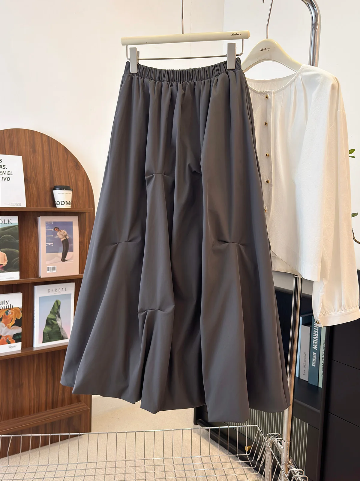 Retro Minimalist Coffee Brown Bud Skirt Women Spring Irregular Ruched Elastic High Waist Loose Office Commute Midi A-line Skirt