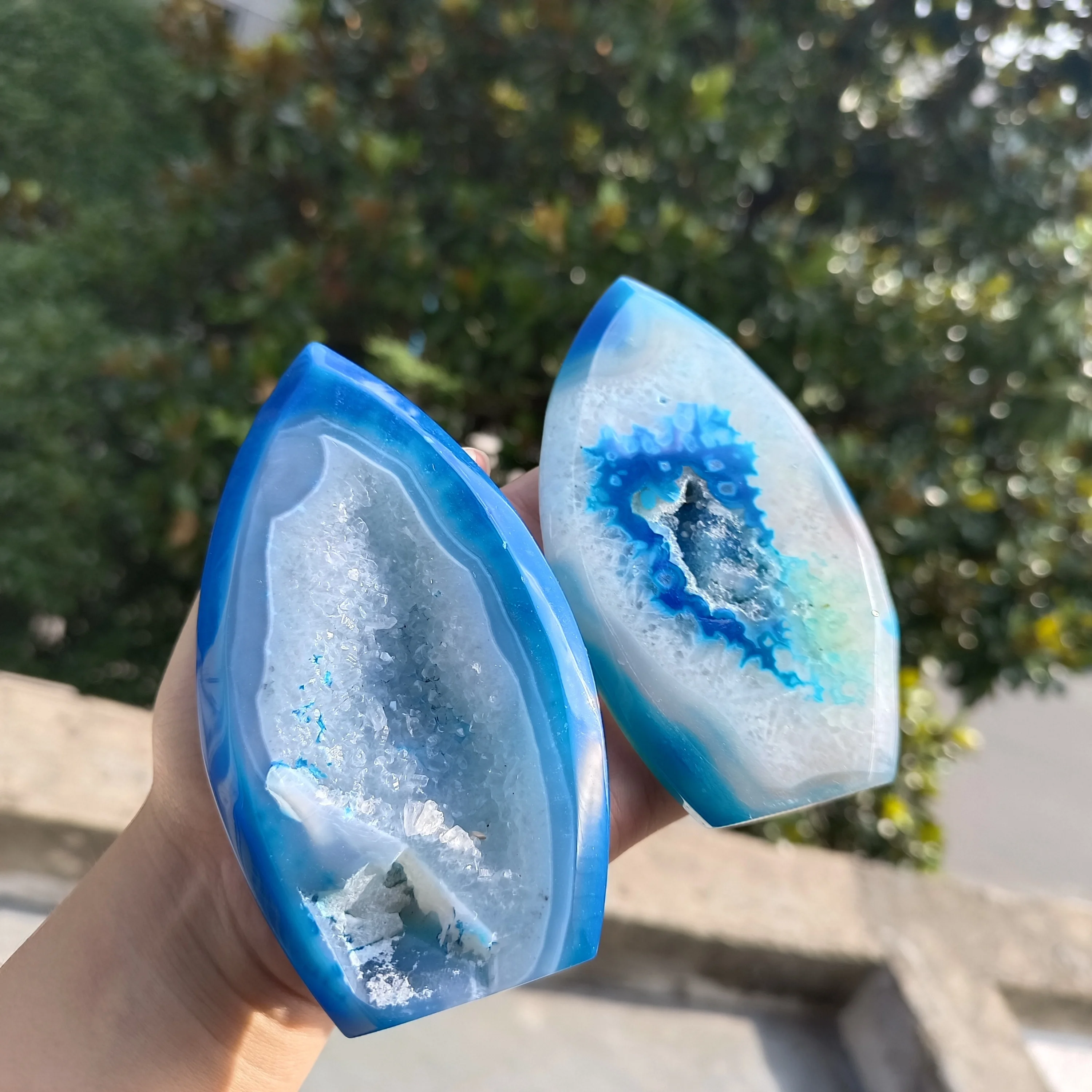 1pc Bohemian Blue Agate Flames Geode Crystal - Hand-Carved Palm Stone for DIY Home Decor, Jewelry Making, Party Gifts