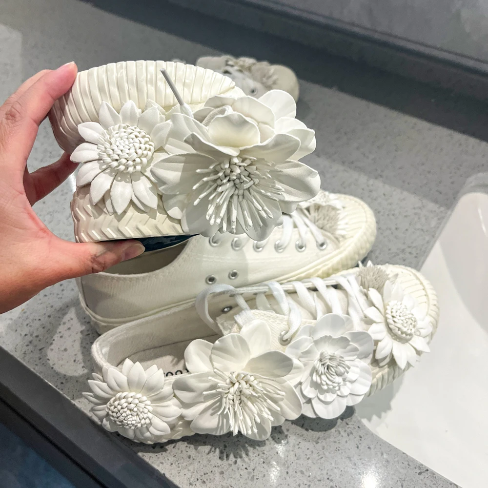 Soft Sneakers White Flowers Flats Canvas Shoes Wheel Bottom Sweety Cute Round Toe Low Top Lace-Up Women Vulcanized Shoes Spring