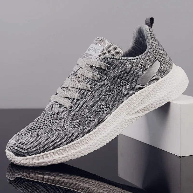 Heiß verkaufen neue Männer Mode lässige Turnschuhe Männer fliegen gewebte stoß dämpfende Laufschuhe Version Outdoor atmungsaktive Mesh Schuhe