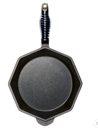 

10 inch cast iron frying pan - uncovered