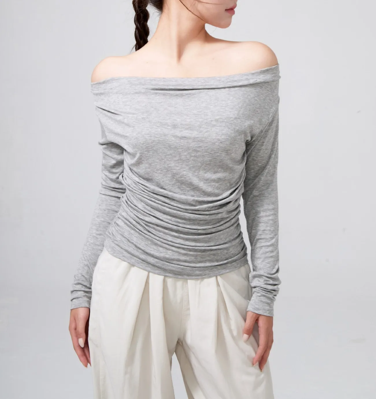 Einseitiges, langärmeliges T-Shirt für Damen, geeignet für Fitnessstudio, schmal geschnitten, vielseitig einsetzbar, als Sport-Überwurf, für Pilates, Training und Yoga, Oberteil, Bekleidung. – Detail 2