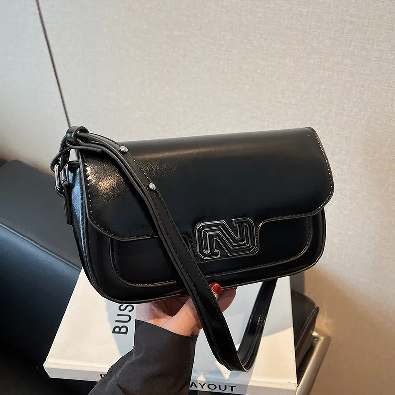 

Classic Black Small Square Bag Korean Version Letter Crossbody Bag For Women 2025 New Versatile Daily Commuting Shoulder Bag