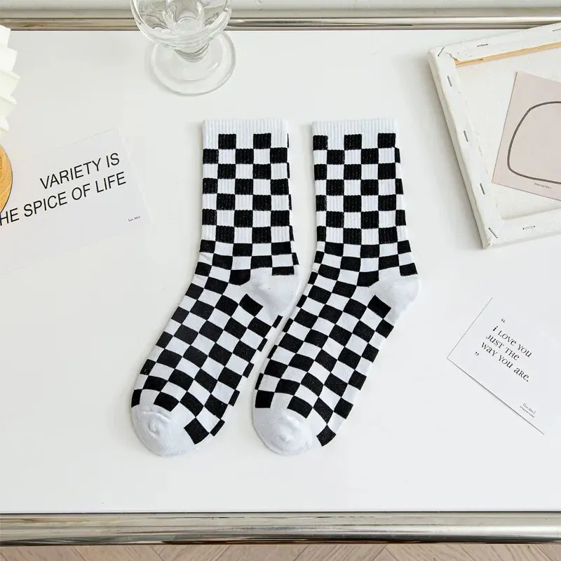 2 Pairs/Set Couple Socks Black White Plaid Patchwork Current Fashion Middle Tube Sock For Daily Sports Suit In All Seasons