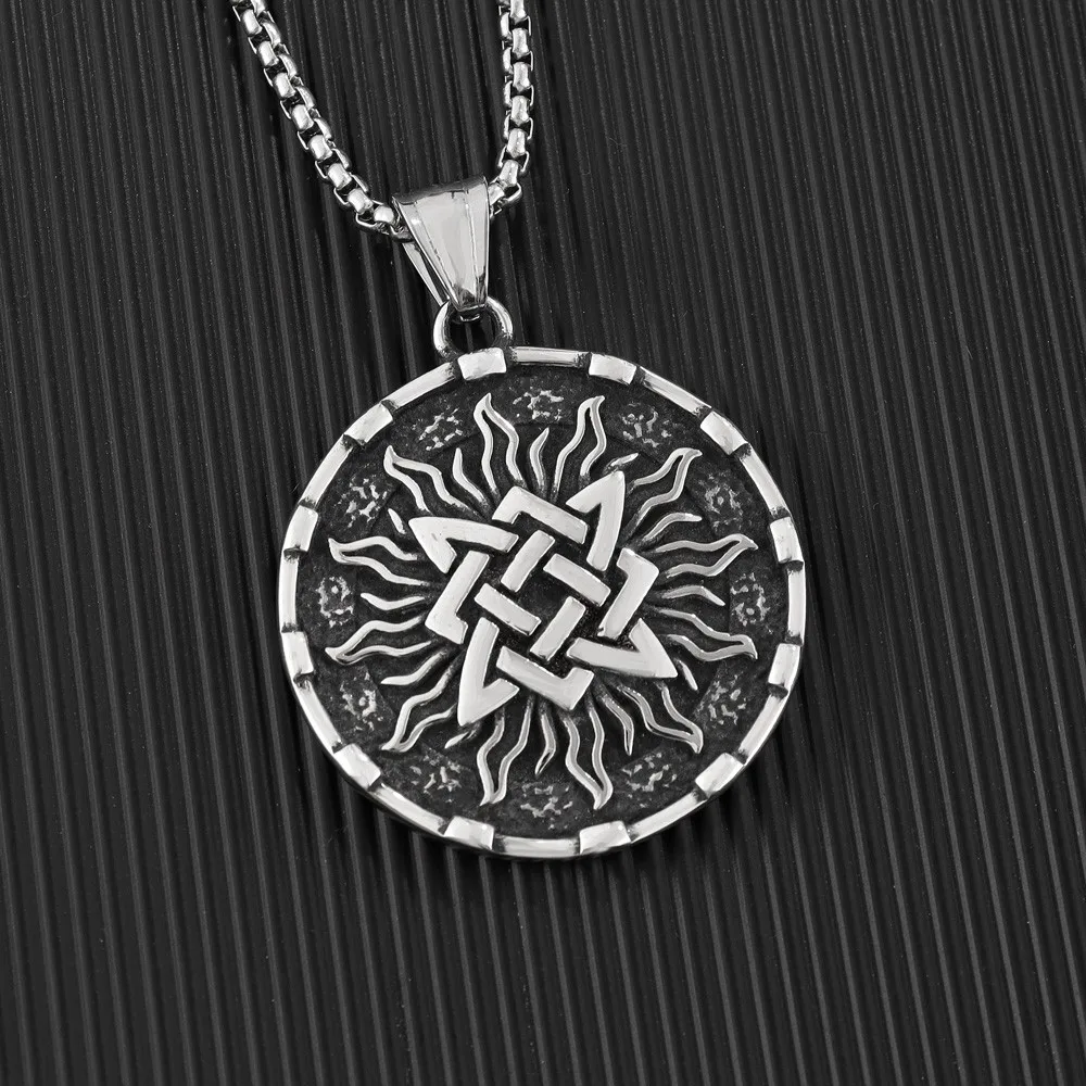 Vintage Viking Rune Flame Medal Pendant Charm Men\'s Necklace Fashion Christmas Valentine\'s Day Gift Protector Jewelry Accessorie