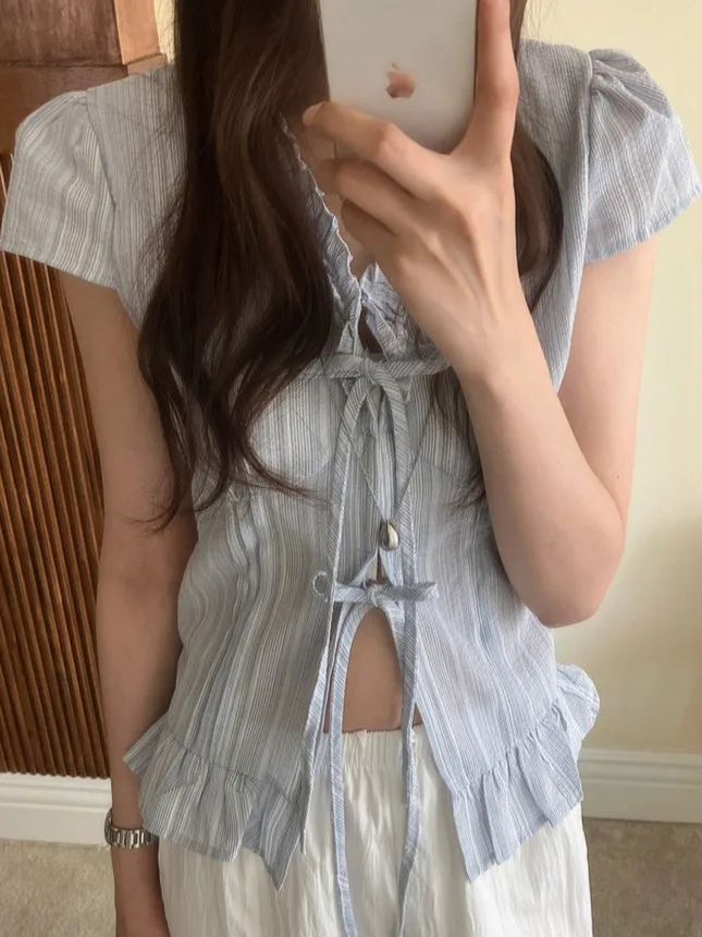 

Летняя женская блузка в полоску с коротким рукавом, шикарная, с узлом, кружевом и V-образным вырезом, приталенная, модная, для повседневной носки, с рукавами-фонариками