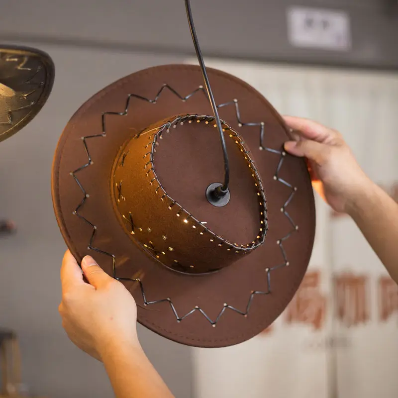 قبعة رعاة البقر الغربية الإبداعية قلادة ضوء اللباد الفني لمطعم مقهى بوتيك فندق بار الإضاءة التجارية