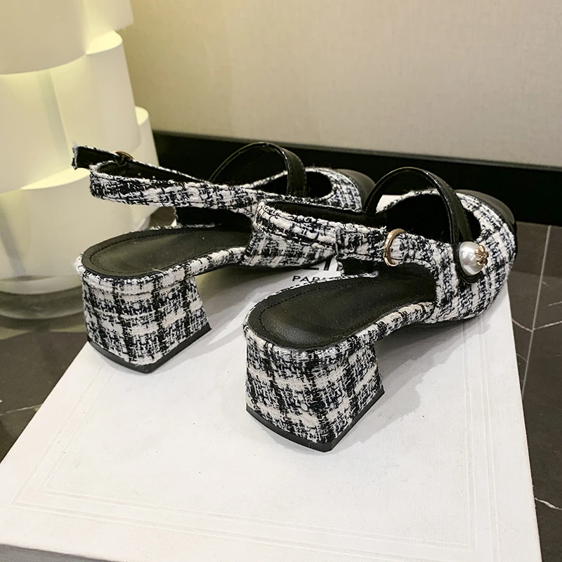 2024 The New Fashion Summer Retro Round Head Mid-heel Buckle Casual Low Heel Women's Shoes Are Simple and Lightweight