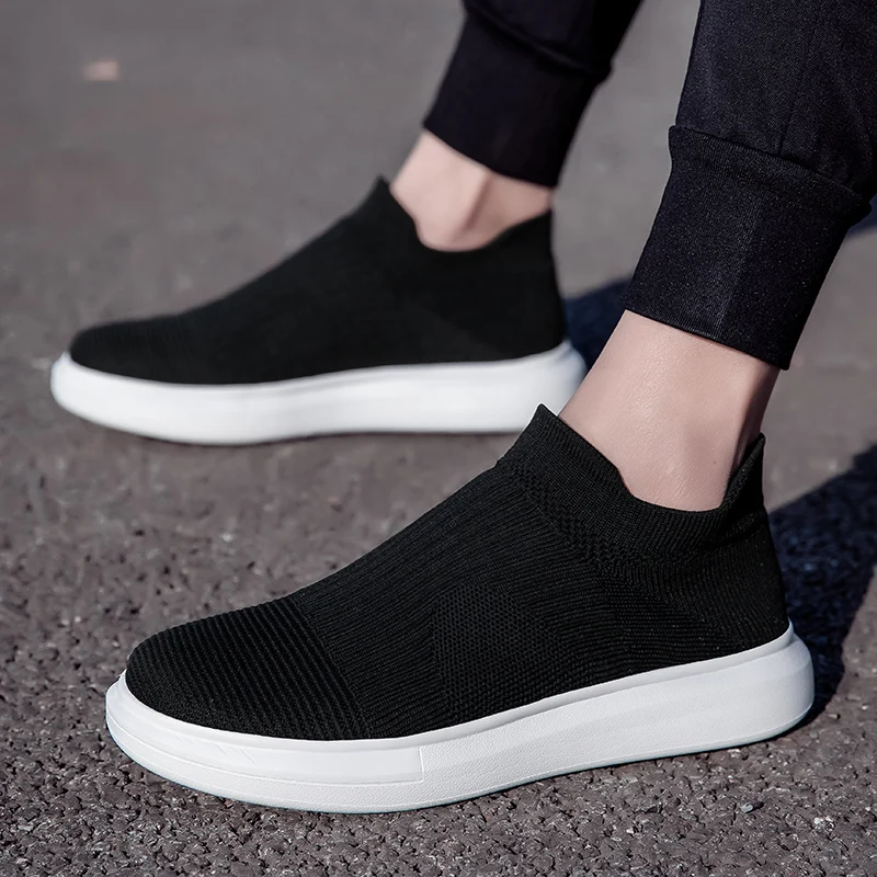 The new oversized men\'s and women\'s shoes are comfortable, breathable, and versatile for sports and leisure. Lightweight shoes