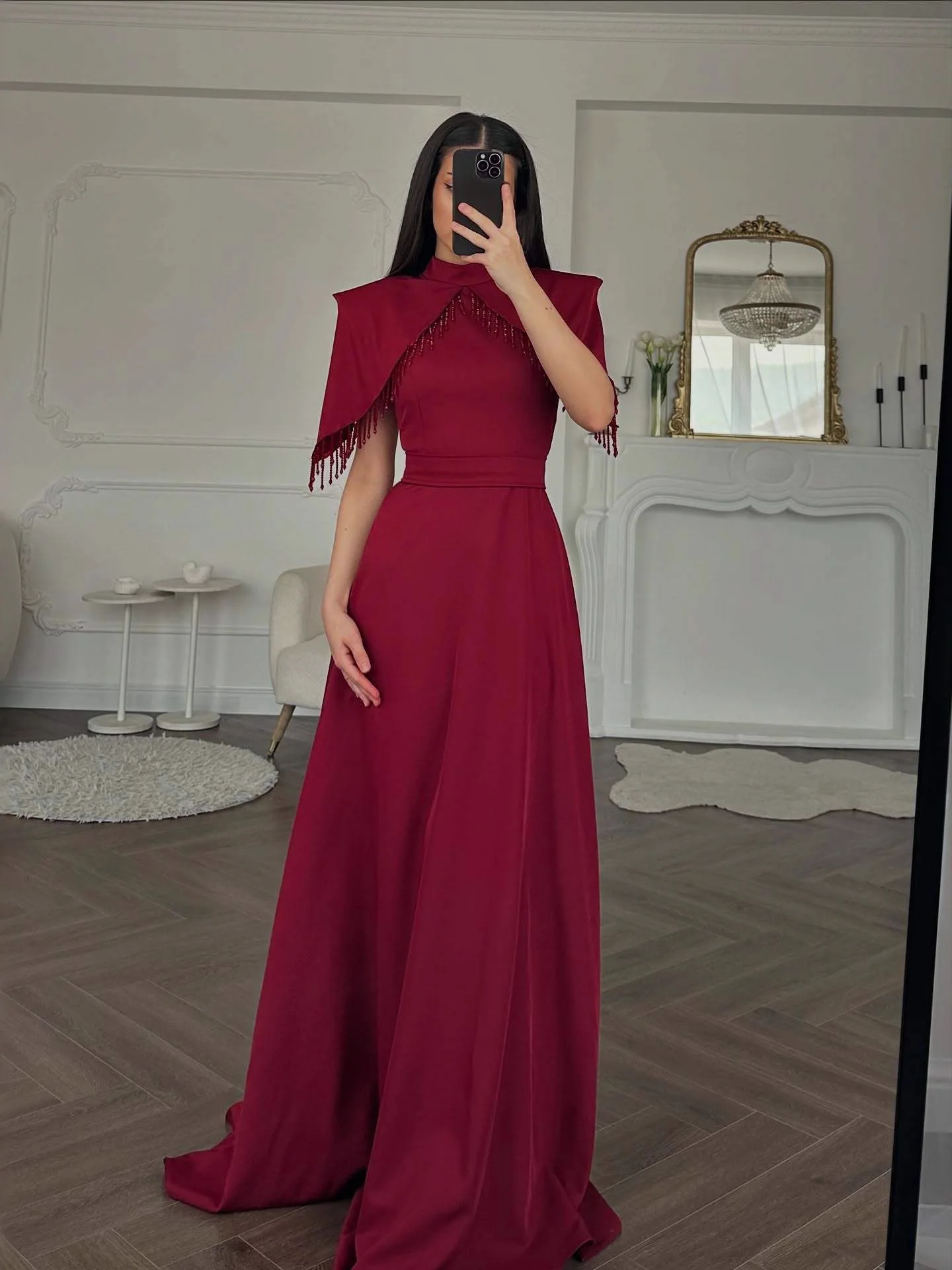 

Женское вечернее платье с высоким воротником и открытыми плечами, приталенное, с завышенной талией, длинными рукавами, из других материалов, 100%