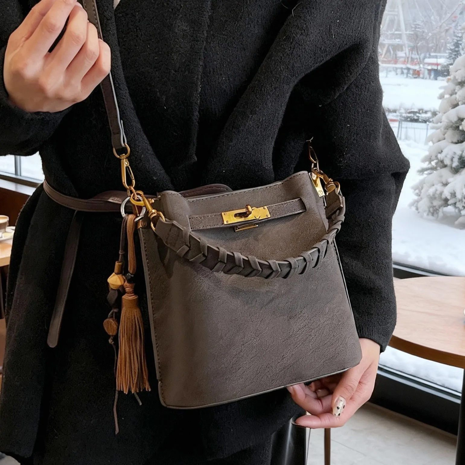 

Autumn and winter fashion versatile bucket bag 2026,high-end crossbody bag,commuter women's bag,Lady handbag Purse