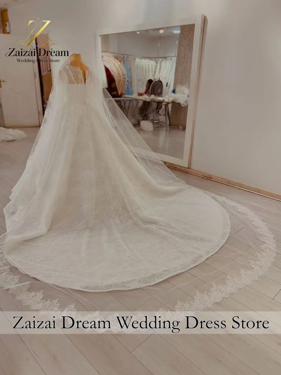 Customzied Luxury Long Sleeve Wedding Dress Lace Bridal Gown Square Neck Princess Wedding Dress Long Train Vestido De Novia