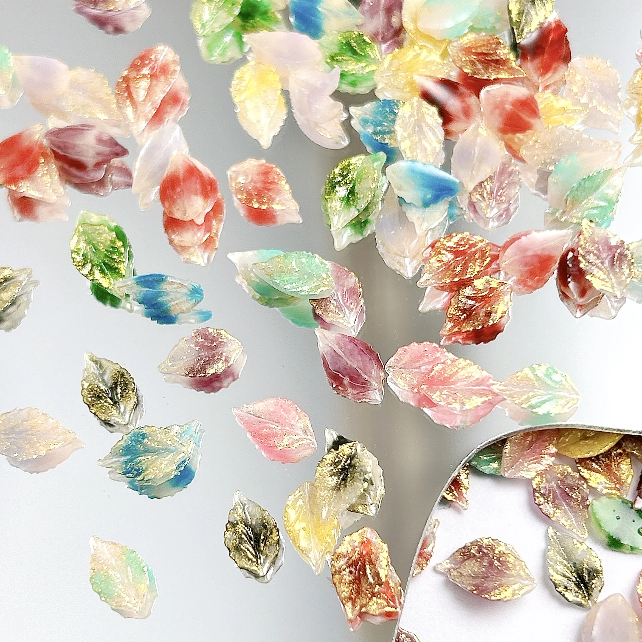 60 قطعة مقلد الإبداعية الذهب احباط مطعمة ورقة الراتنج مسمار السحر ثلاثية الأبعاد التدرج الملونة مضيئة ورقة مسمار الفن زينة DIY بها بنفسك