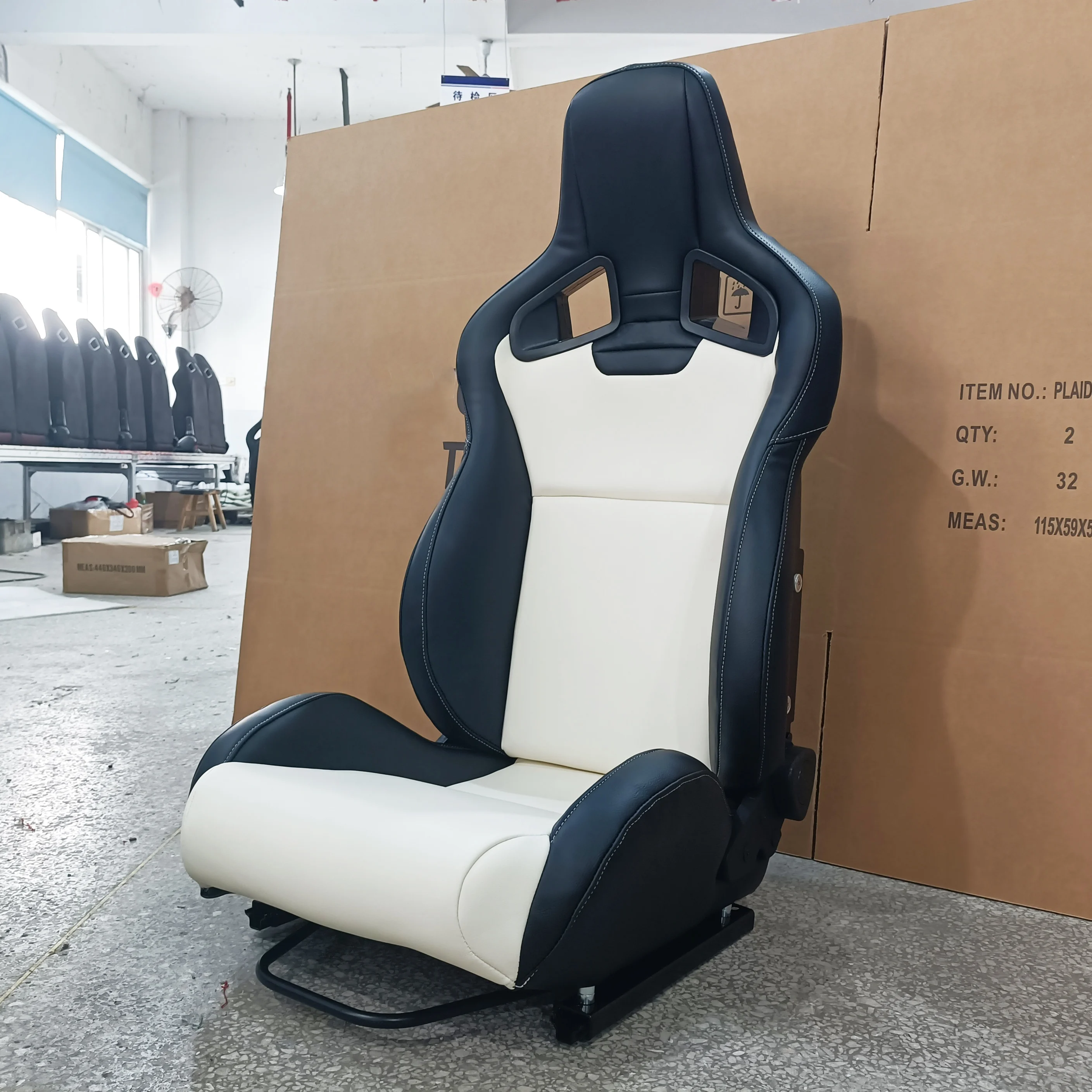 

1039R Sport Seat White PVC And Suede With Adjustable Fiberglass Back Carbon Fiber Back Car Racing Bucket Seats