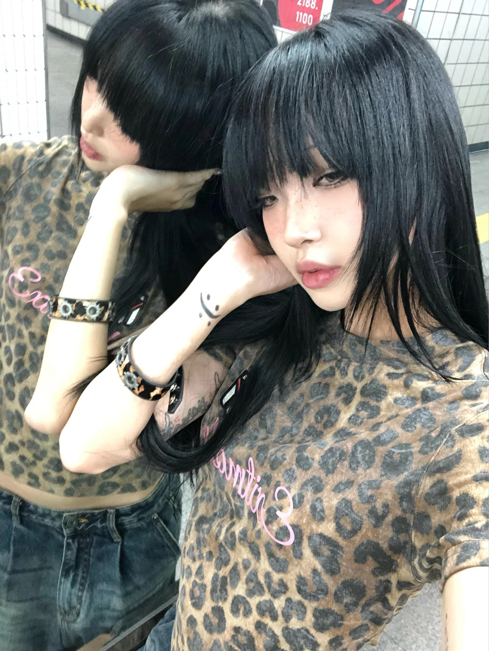 Karrram Japanisches Y2k-T-Shirt mit Leopardenmuster, Trashy 2000er-Stil, Buchstaben-Top, Vintage, Harajuku, kurzärmelig, Streetwear, amerikanischer Retro-Stil – Detail 10