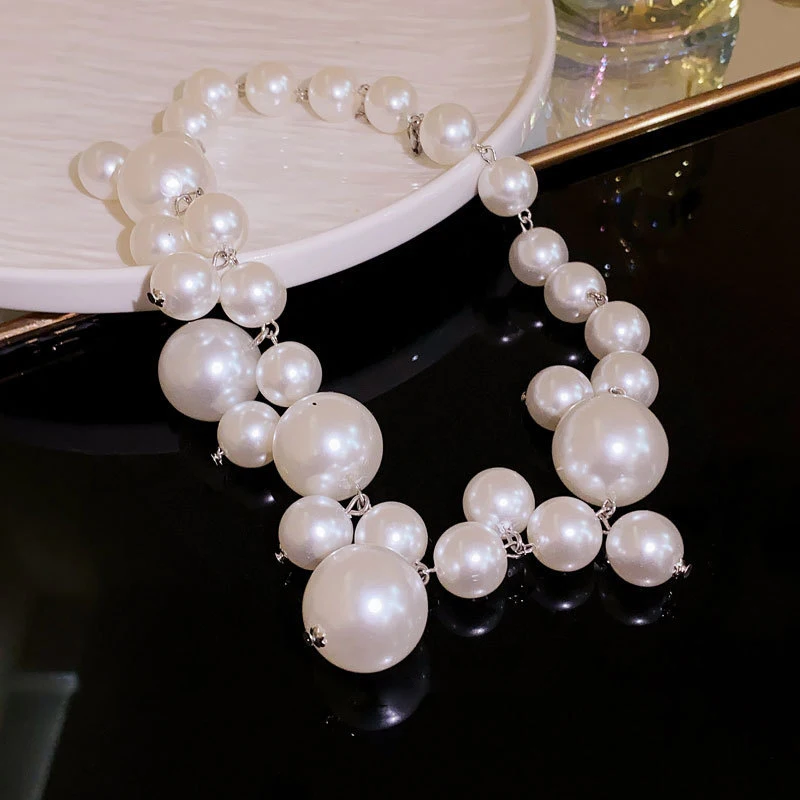 Vintage Hyperbole Irregular Pearls Necklace French Retro Collarbone Chain For Women Girls Elegant Pendant Necklace Jewelry Gifts