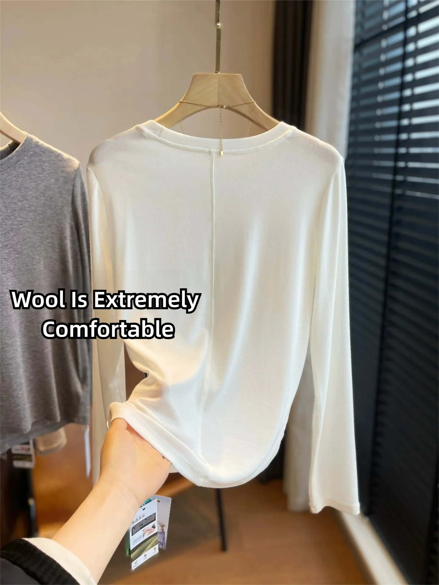 

Niche Luxury Women's Solid Color Crew Neck Long Sleeve Knit Top, Soft Breathable Fabric, Casual Daily Inner Wear for Summer