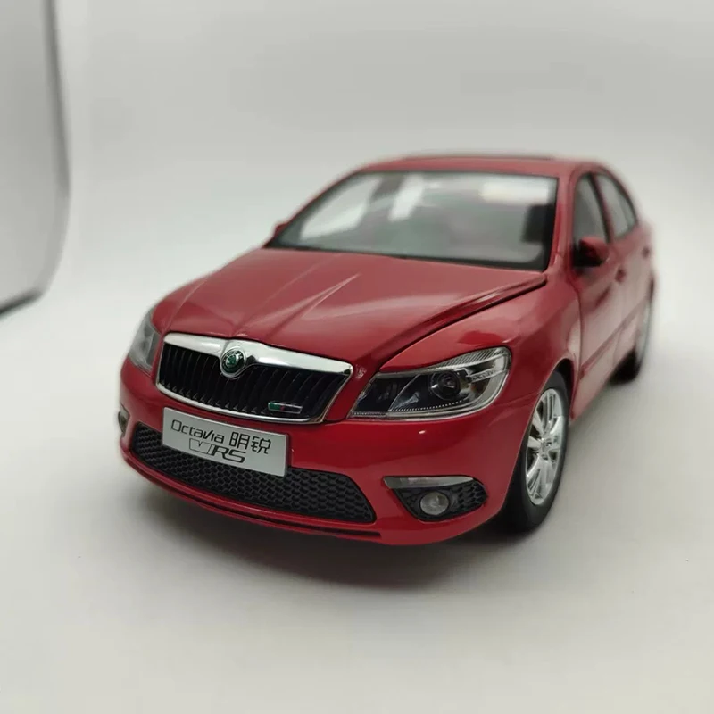 Model samochodu Octavia RS 2011, skala 1:18, odlewany, ze stopu, symulacja, statyczny, kolekcjonerski, dekoracyjny, na prezenty świąteczne, zabawka, pamiątka.
