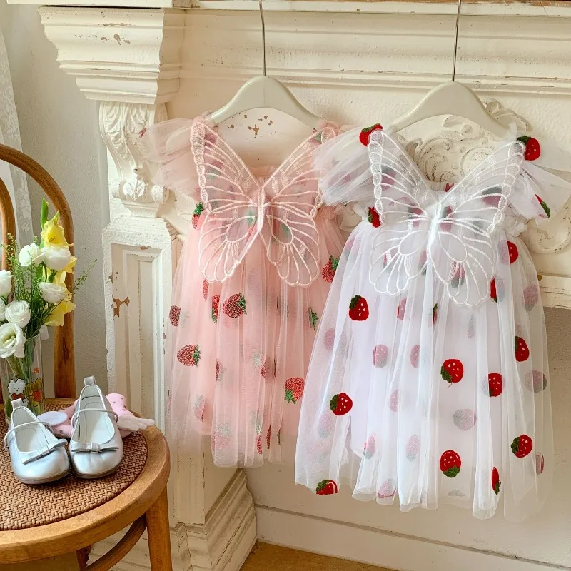 Новинка 2023 года, детское летнее платье на подтяжках с крыльями ангела, марлевое милое платье принцессы с клубничной вышивкой для девочек, оптовая продажа