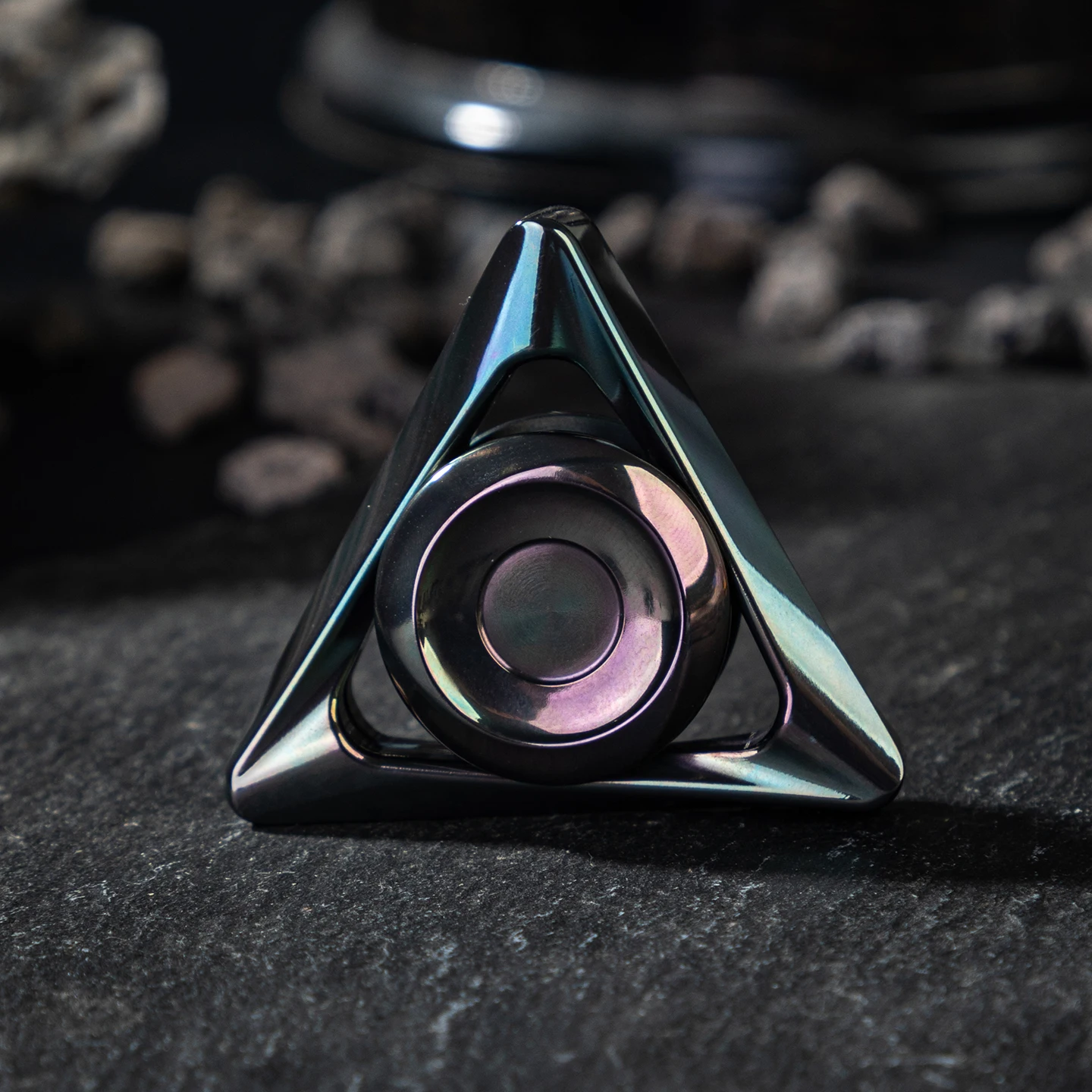 F6M EDC 回転式メタル三枚刃フィジェットスピナー - 機械設計とスムーズな回転動作を備えたストレス解消玩具