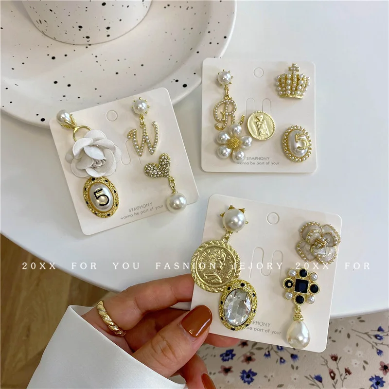 Classic Pearl Women 4 pcs/set Camellia Brooches Badges Vintage Pendant Exquisite Corsage Buckle Fashion Lady Wedding Banquet Pin