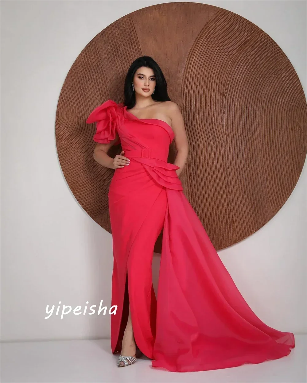 カスタムメイドのプロムドレス サウジアラビア 高級ファッション ワンショルダー シース セレブリティ風 花柄 フロア丈 シャルムーズ イブニングドレス