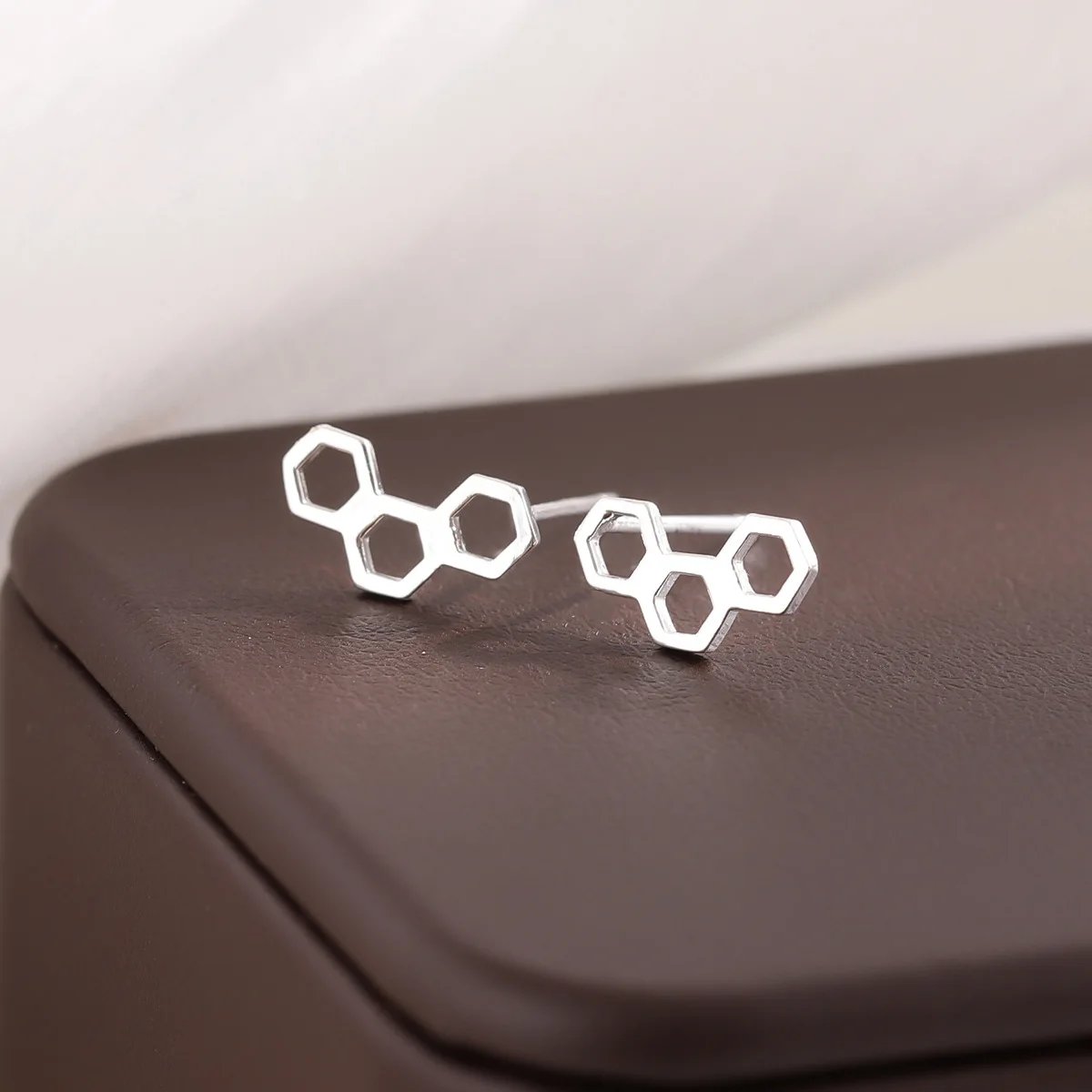 

Модные геометрические серьги-гвоздики из стерлингового серебра 925 пробы с тройным шестигранником, персонализированные, для женщин E204