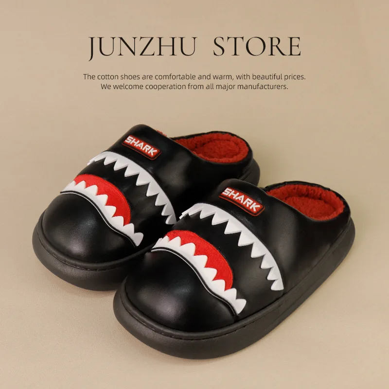 Venta al por mayor, zapatillas de plataforma cálidas para hombre, PU, EVA, espuma viscoelástica, tiburón suave, diseño bonito, cómodos zapatos de casa antideslizantes de alta calidad