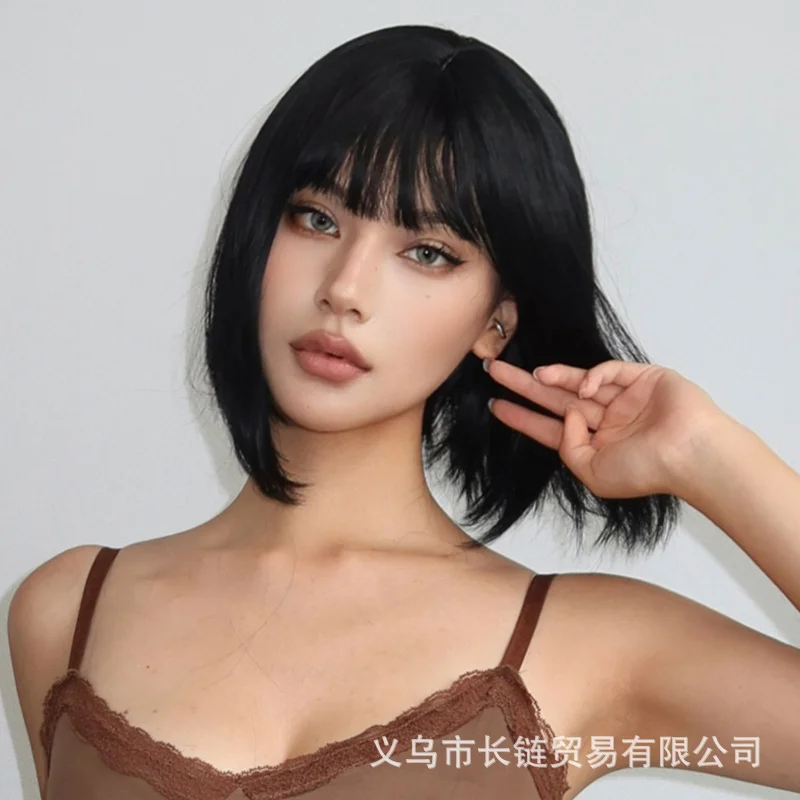 

Women's wig with bangs, black collarbone-, shoulder-length, short straight hair style